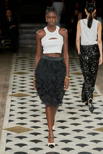 Look 14